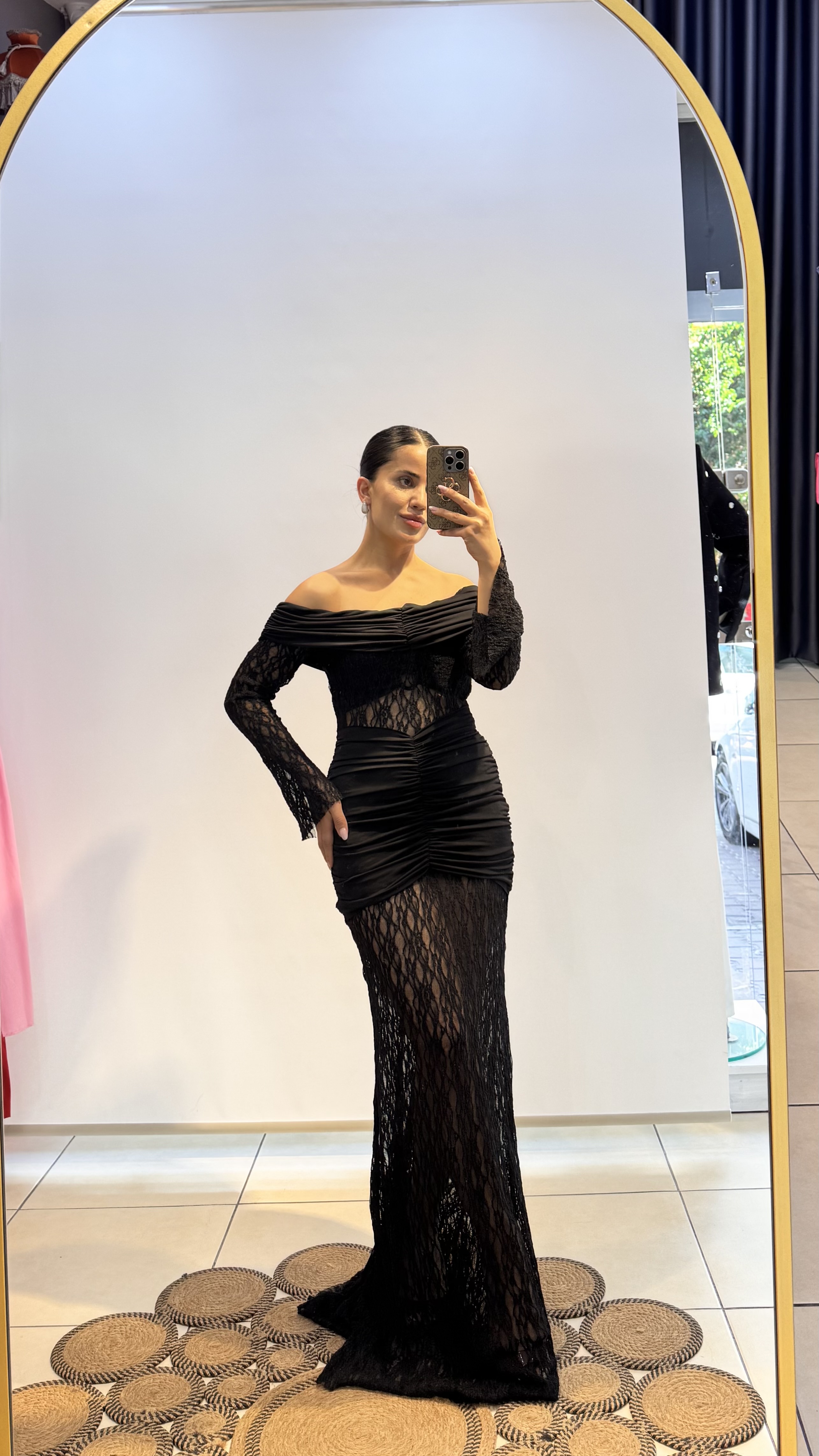 Siyah Dantel Detaylı Madona Yaka Elbise 